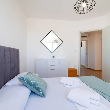 My Dalmatia - Maria With Private Swimming Pool Ferienhaus *