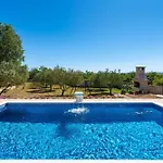 My Dalmatia - Maria With Private Swimming Pool Kakma