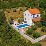 Dom wakacyjny My Dalmatia - Maria With Private Swimming Pool *