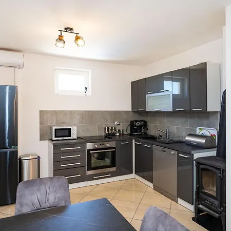 My Dalmatia - Maria With Private Swimming Pool Kakma