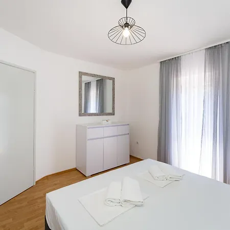 My Dalmatia - Maria With Private Swimming Pool *